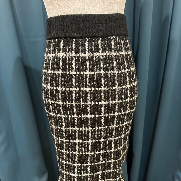 Zie LA Two Piece Skirt and Sweater Set - Picture 7 of 12